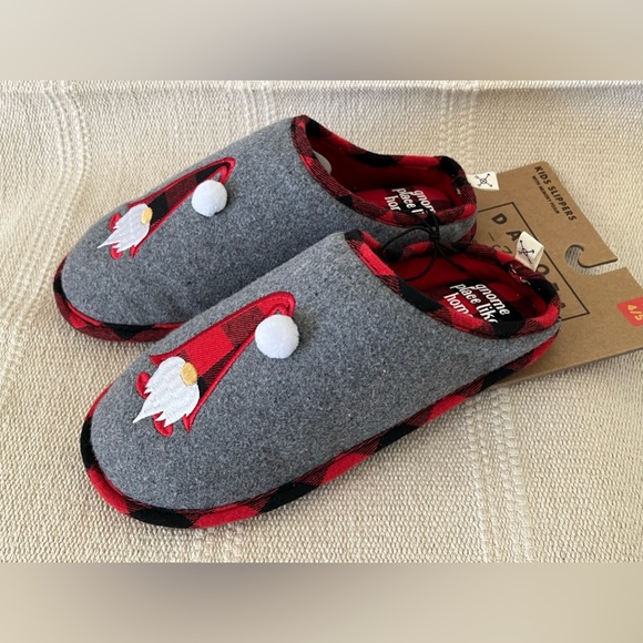 Dakota Kids Slippers. Size: 4/5 - Picture 3 of 8